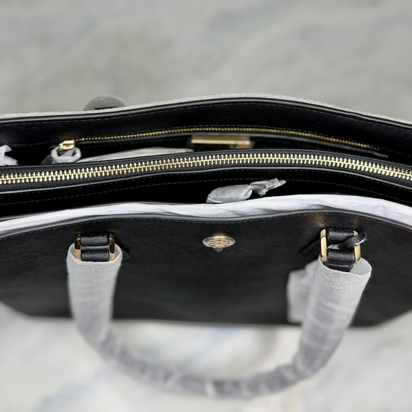 Tory Burch Robinson Large Saffiano Leather Tote Black NWT Dust Bag - Picture 9 of 17